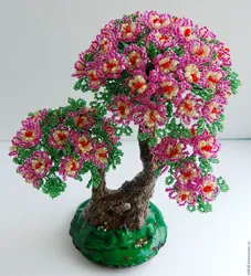 Дерево с цветочками из бисера