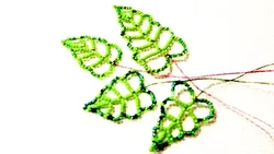Плетение листьев из бисера