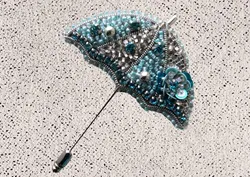 Брошь зонтик с цветами из бисера и бусин