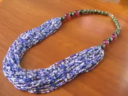 Цветочное ожерелье из бисера