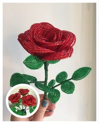 Большие розы из бисера для вазы