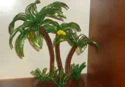 Маленькая пальма из бисера