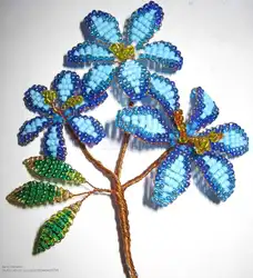 Какие цветы можно сделать из синего бисера