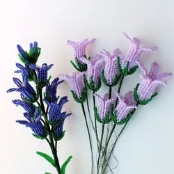 Красивые маленькие цветы из бисера