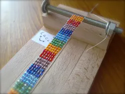 Аппарат для плетения фенечек из бисера