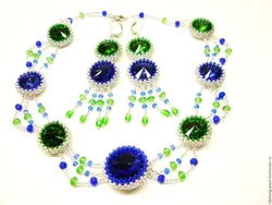 Сережки и ожерелье из бисера
