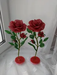 Розы из бисера на подставке
