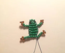 Лягушка из бисера для детей
