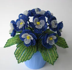 Темно синие цветы из бисера