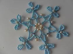 Плетение снежинок из стекляруса и бисера