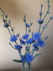 Цветы из бисера синего и голубого цвета