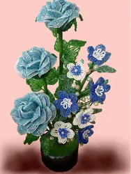 Цветы из бисера синего и голубого цвета