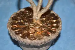 Денежное дерево из монет своими руками из бисера