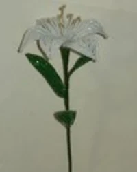 Белая лилия из бисера