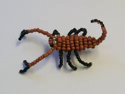 Маленький скорпион из бисера