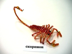 Маленький скорпион из бисера
