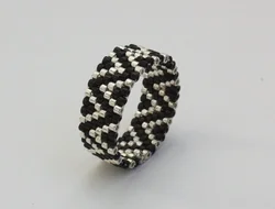 Обручальное кольцо из бисера