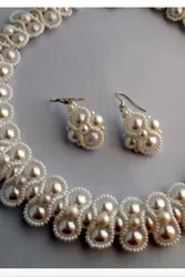 Ожерелье из бисера на моделях