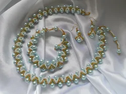 Ожерелье из бисера и жемчуга