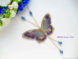 Ожерелье с бабочкой из бисера