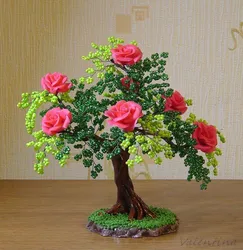Дерево с розами из бисера