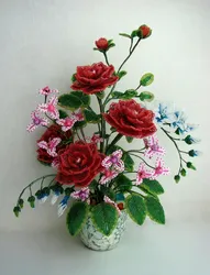 Легкий букет цветов из бисера