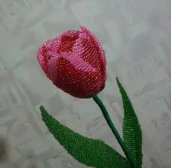 Миниатюрные тюльпаны из бисера