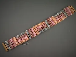 Прямоугольный браслет из бисера
