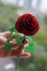 Нераскрытый бутон розы из бисера